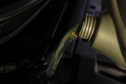 Mi a különbség a motorolaj és a hajtóműolaj között?