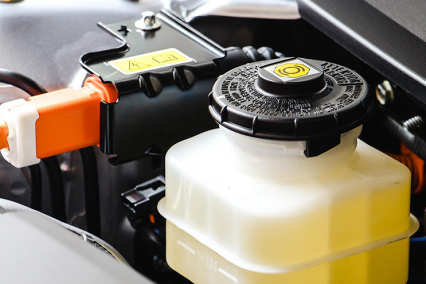 Miért fontos a fékfolyadék és mit tegyél, ha szivárog?